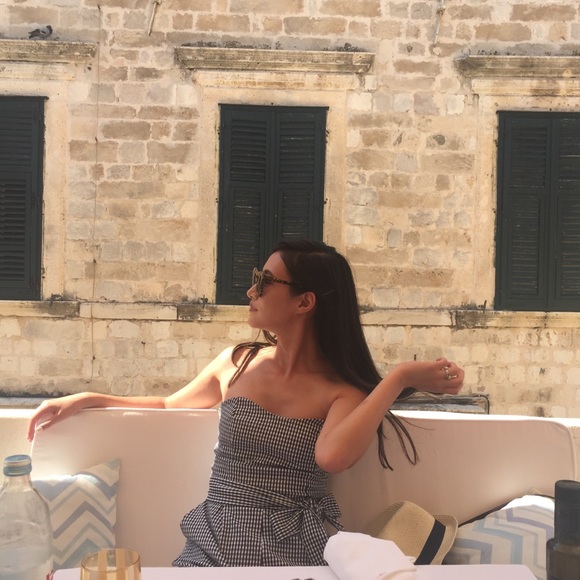 Meet your Posher, Jennifer - Picture 1 of 2